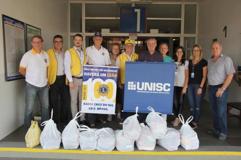 Unisc entrega donativos arrecadados no Trote Solidário