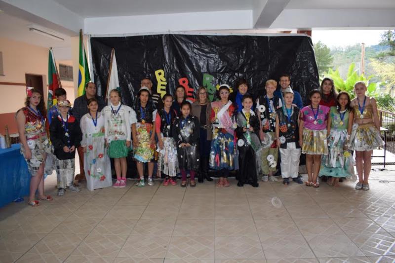 Escola de Vale do Sol fortalece consciência ambiental através de concurso e mostra criativa