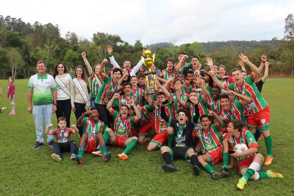 Linha Santa Cruz leva tetracampeonato na Copa CFC Celso