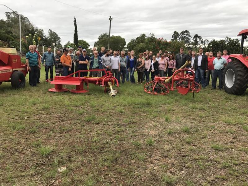 Prefeitura de Venâncio Aires repassa maquinário para Associação de Pequenos Agricultores