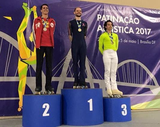 Santa-cruzense é campeão brasileiro de patinação