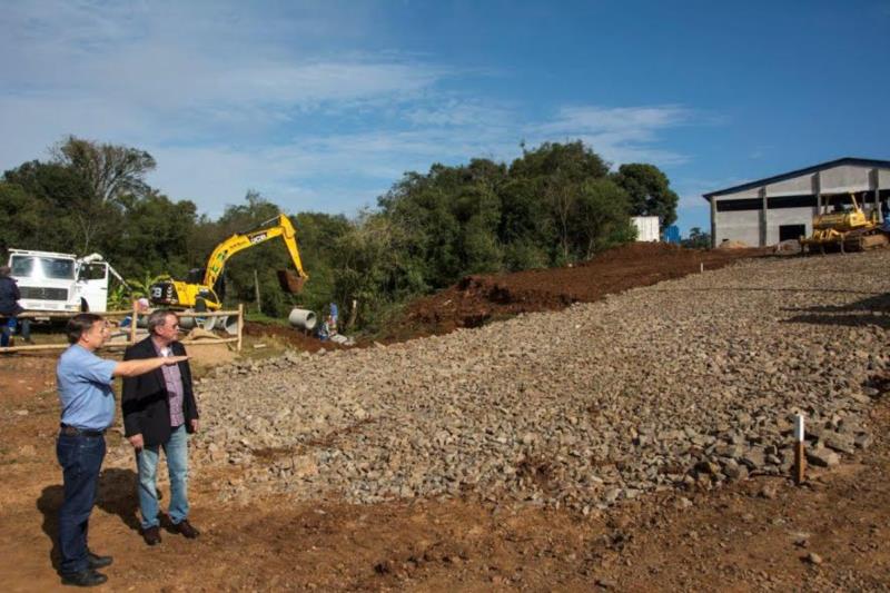 Acesso ao Ginásio de Linha Santa Cruz será pavimentado