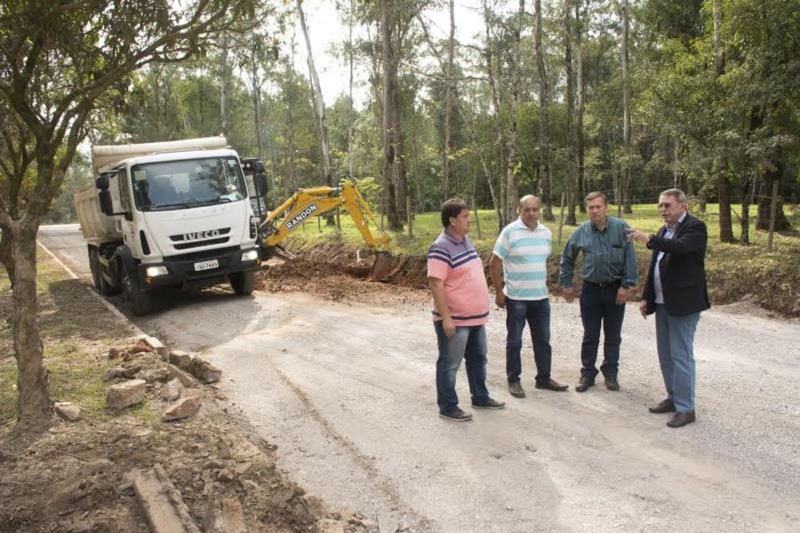 Prefeitura começa pavimentação no acesso ao Parque de Eventos