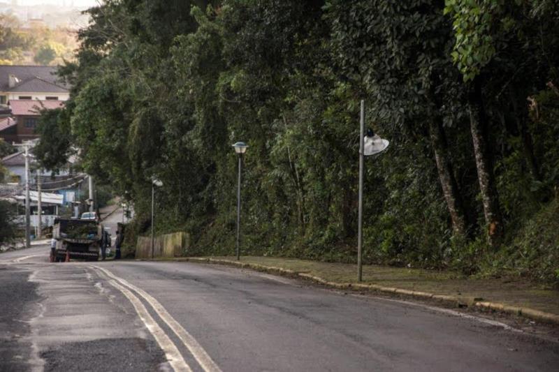 Vândalos deixam às escuras a Rua João Werlang em Santa Cruz