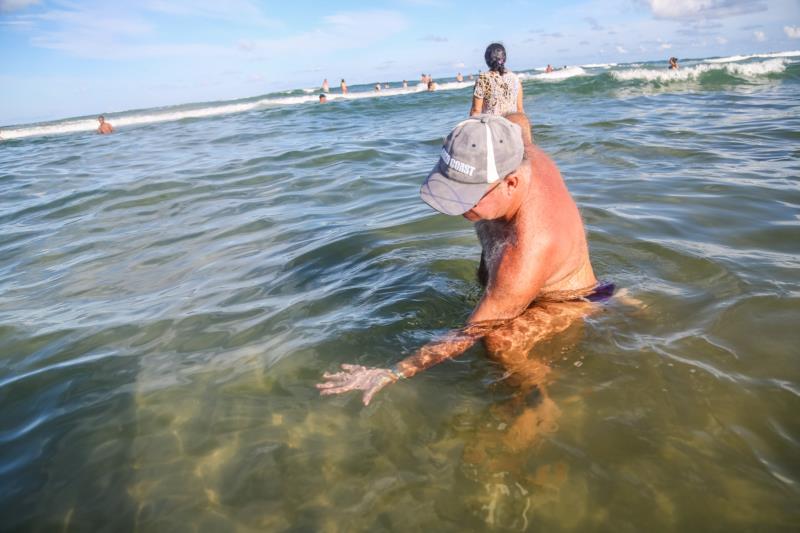 Calor e mar cristalino movimentam praias do Litoral gaúcho