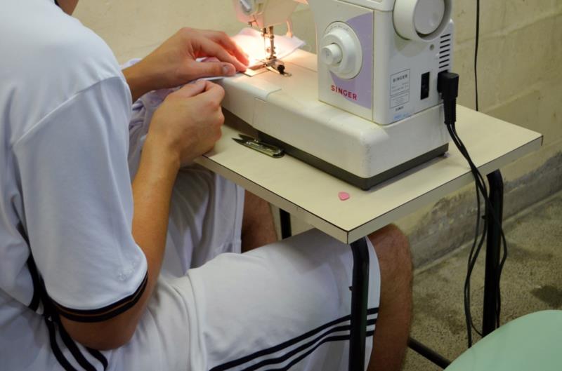 Presos confeccionam uniformes dos cursos de formação dos novos servidores da Susepe