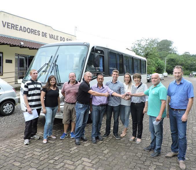 Prefeitura de Vale do Sol adquire micro-ônibus