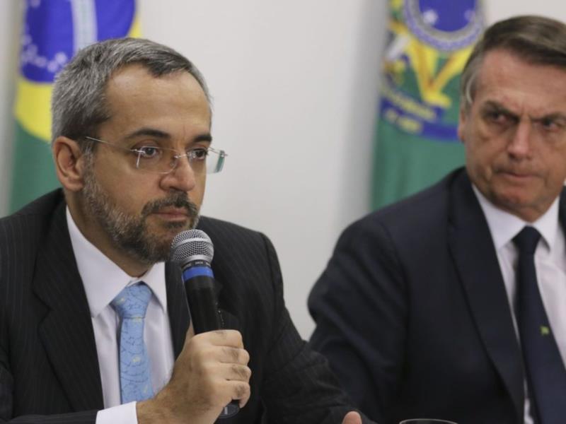 Ministério da Educação, Abraham Weintraub, pede demissão