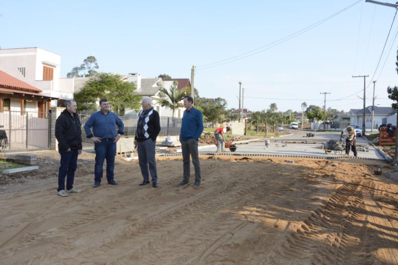 Calçamento comunitário já chega a seis ruas em Vera Cruz