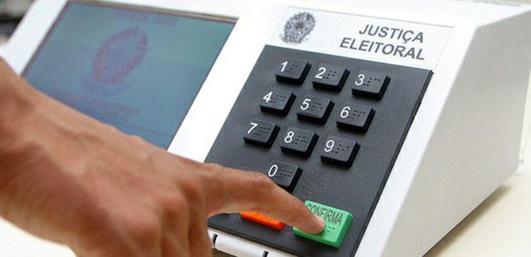 Voto impresso estará disponível em 23 mil urnas na eleição de outubro