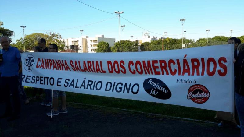 Sindicato dos Comerciários realiza protesto no Centro