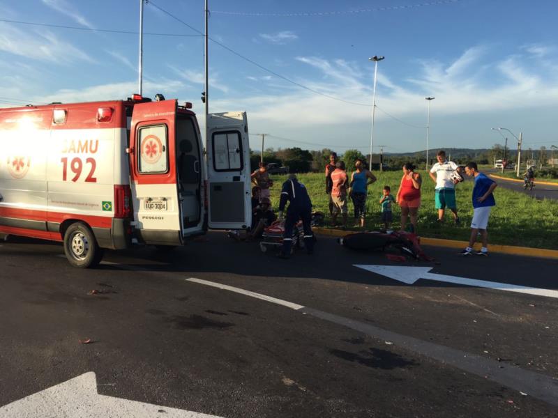 Motociclista fica ferido em acidente na rotatória do Bom Jesus