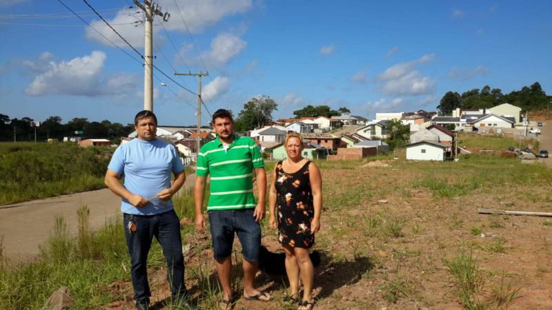 Moradores cobram retomada de obra de praça em Santa Cruz do Sul