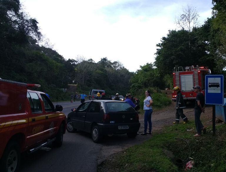 Colisão entre dois carros deixa motorista ferida