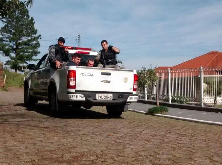 Trio é preso após assaltar loja no Centro de Santa Cruz