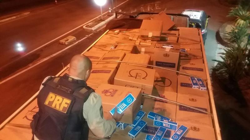 Motorista de caminhão com placas de Rio Pardo é preso por contrabando na BR-470