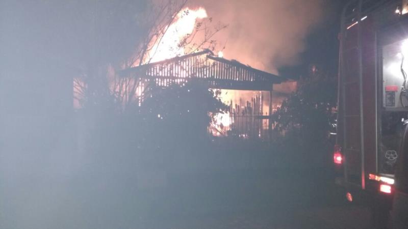 Casa é destruída por incêndio em Candelária