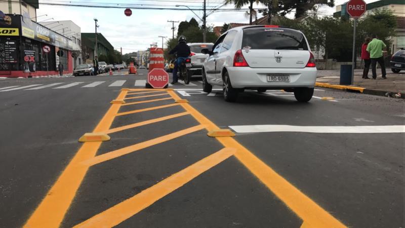 Prefeitura reforça a sinalização na esquina da Assis Brasil com a 28 de Setembro