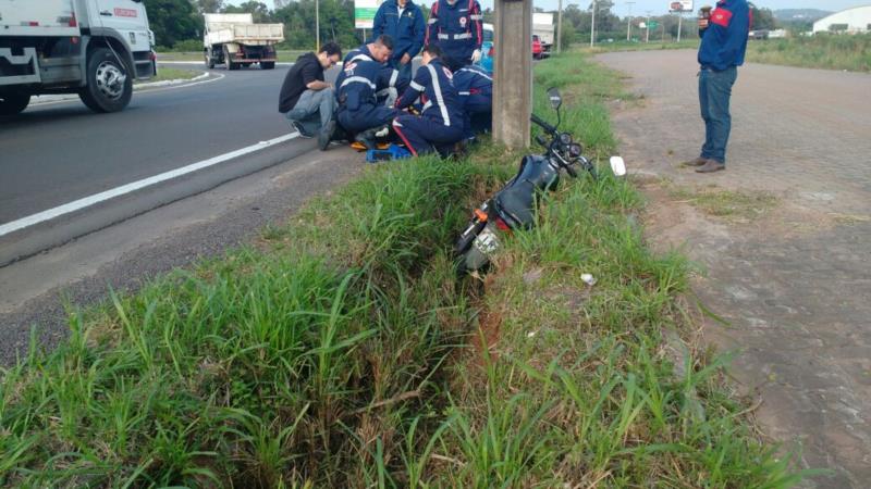 Homem fica ferido em queda de motocicleta