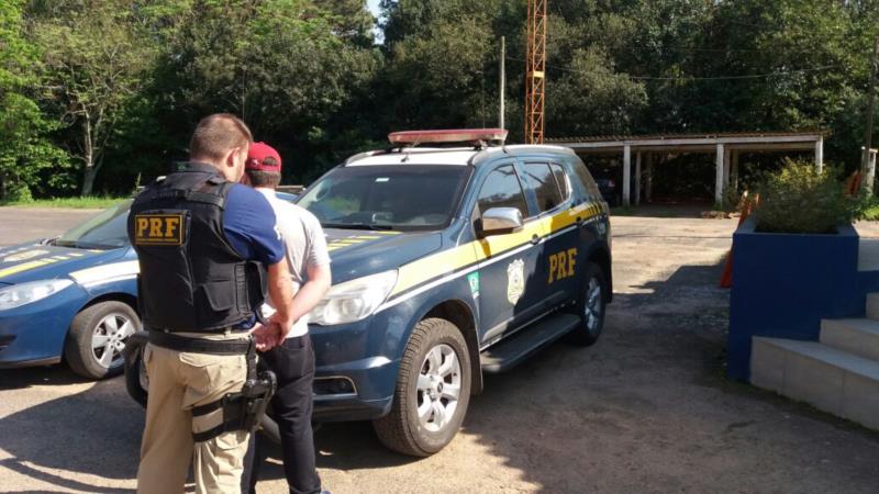 PRF prende condutor embriagado após fugir de acidente