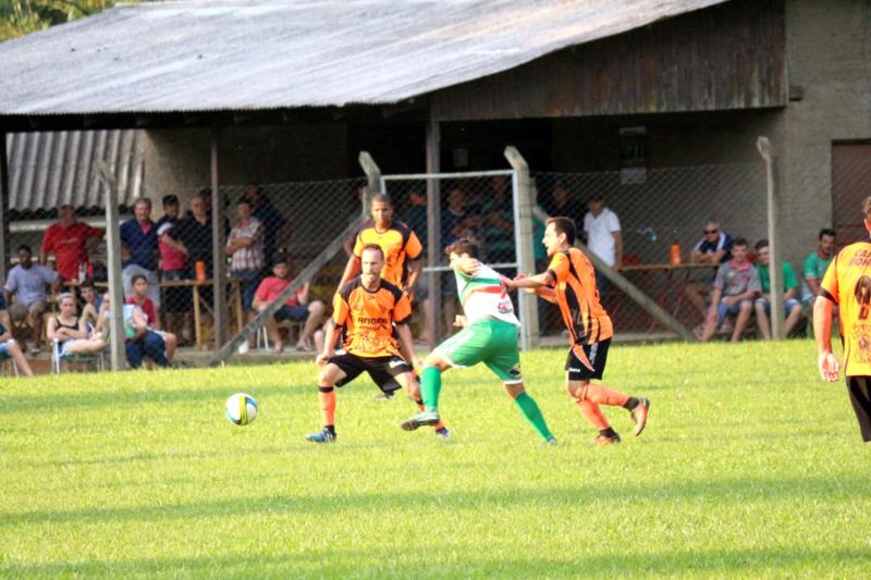 Fase classificatória da Copa MD Pneus encerra com chuva de gols