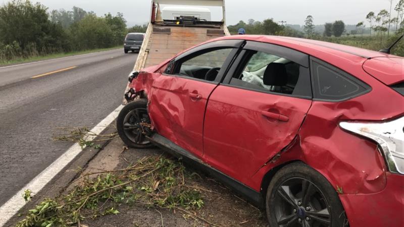 Motorista perde controle do veículo e sai da pista na RSC-287