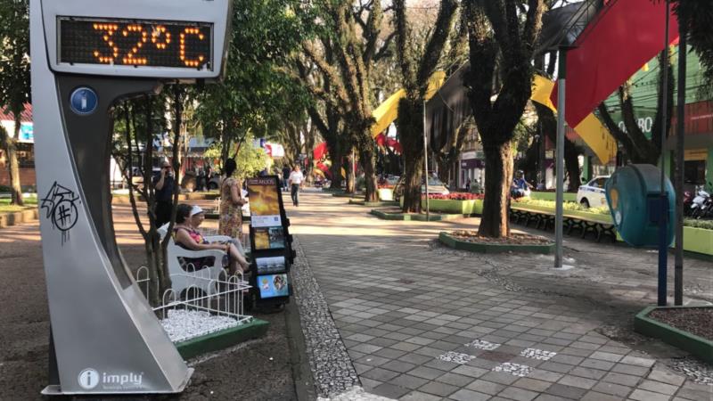 Inverno se despede com cara de verão em Santa Cruz