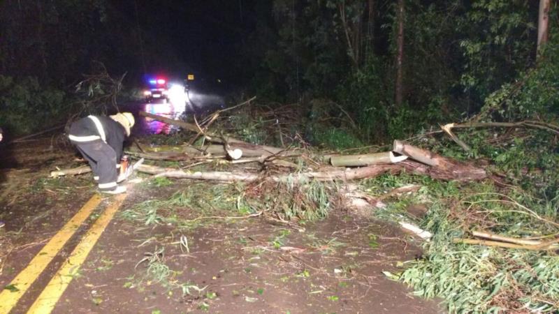 Em Candelária, lavoura de fumo foi destruída e 12 pontos de rodovia ficaram bloqueados