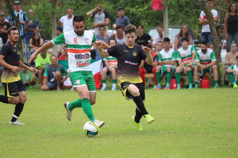 João Alves marca no final e larga em vantagem na decisão da Copa MD Pneus 20 anos