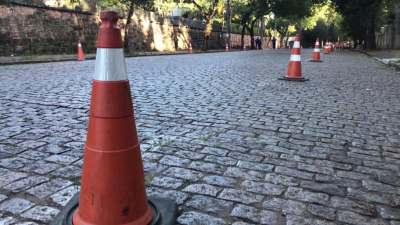 Trecho da Marechal Floriano fica bloqueado nesta terça-feira