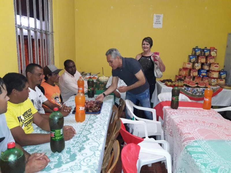 Albergue realiza ceia de natal para moradores em situação de rua