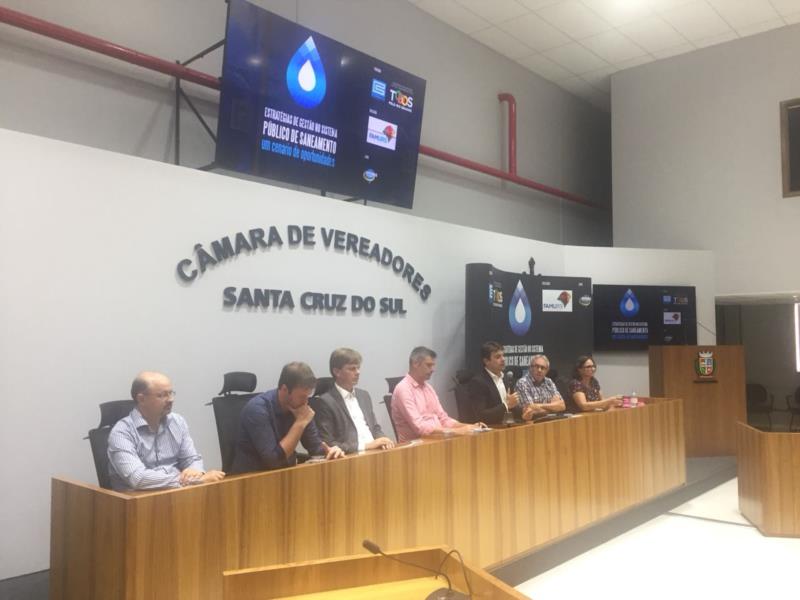 Famurs realiza seminário para debater saneamento