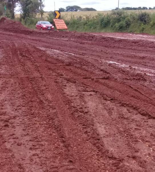 No interior de Rio Pardo, quilômetros de pó e barro