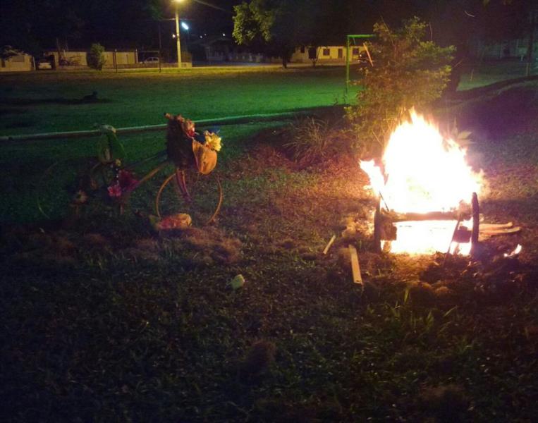 Vândalos ateiam fogo em decoração de Páscoa em Vera Cruz