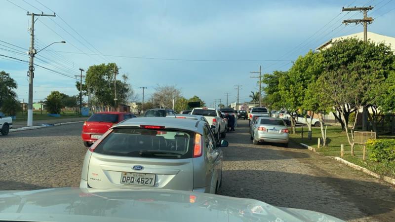 Empresários realizam carreata em defesa da reabertura do comércio em Rio Pardo