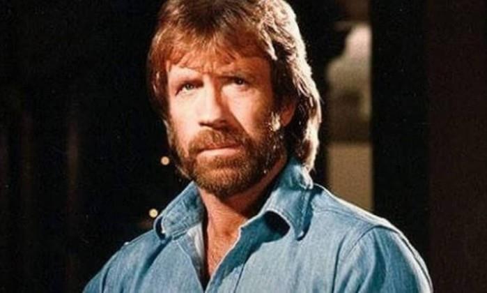 Chuck Norris sobrevive a dois ataques cardíacos seguidos, diz site