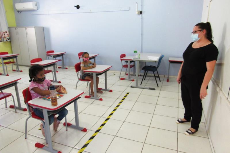 FOTOS: Confira como foi o retorno de 4,8 mil alunos da rede municipal de Santa Cruz