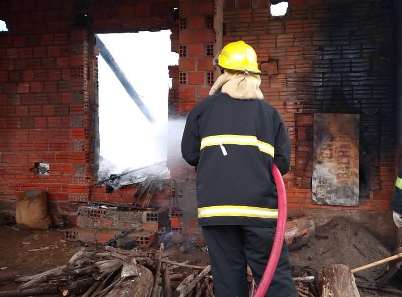 Incêndio atinge estufa de fumo em Candelária