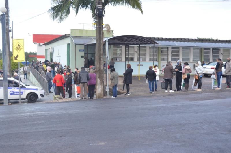 Senhas para segundas doses em Vera Cruz terminaram ainda na madrugada