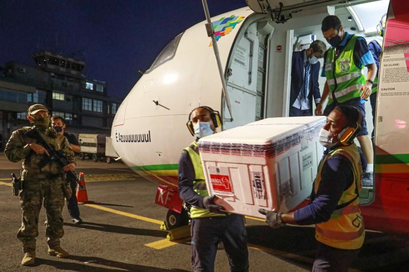 Nova remessa de vacinas contra a Covid-19 chega ao Rio Grande do Sul