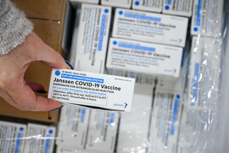 Anvisa pede que Janssen e AstraZeneca sejam contraindicadas para pacientes com síndrome rara