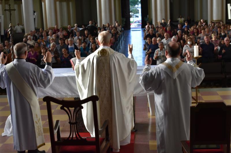 Paróquia católica de Venâncio realiza missas que revivem a paixão, morte e ressureição de Cristo