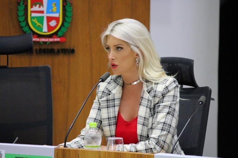 Vereadora Nicole Weber abre processo seletivo para assessora parlamentar