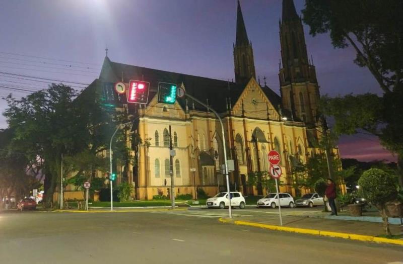 Semáforo na esquina do Hospital de Venâncio Aires entra em funcionamento