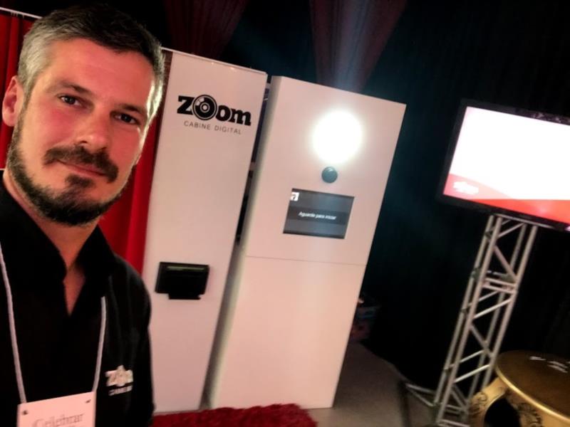 Zoom Cabine Digital: desde 2015 eternizando momentos através da fotografia