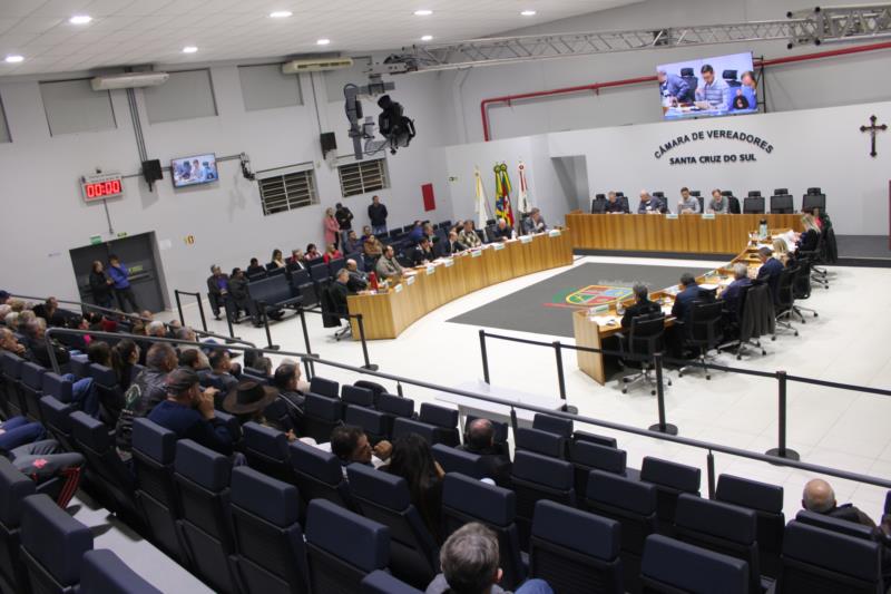 Nove projetos ingressam na pauta do Legislativo nesta segunda-feira