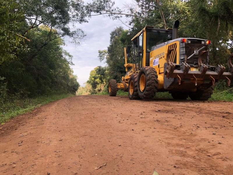 Chegada de máquina marca a retomada da obra na ERS-244