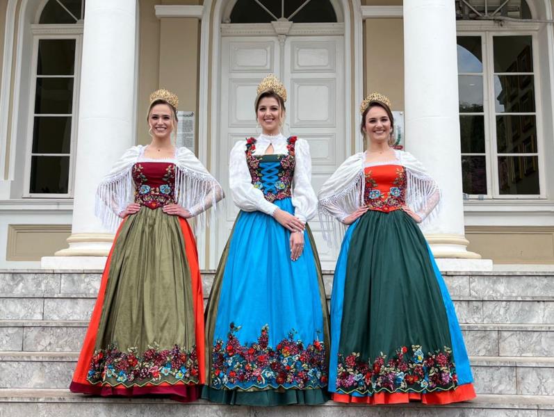 VÍDEO: Tradição e alegria dão o tom dos trajes das soberanas da 37ª Oktoberfest