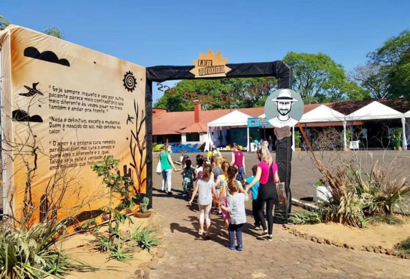 Feira do livro apresenta programação e patrono em evento nesta sexta-feira