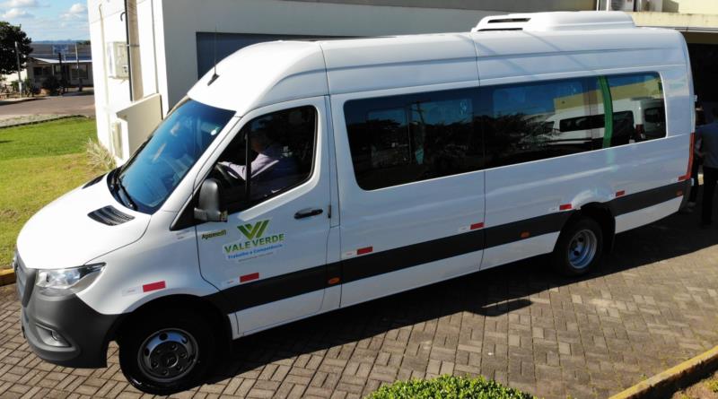 Vale Verde adquire duas vans novas para transporte de pacientes